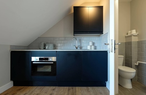Bradley Stoke Apartment | The Willow - Studio 15