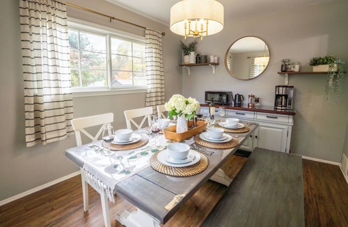 Drayton Plains House | The Woven Oak - Gorgeous & Cozy Cottage with Game Room, Bar & 2 Full Baths