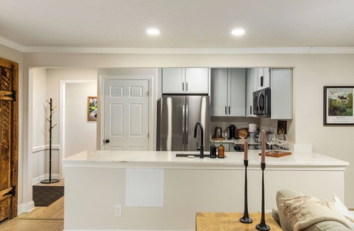 Luray House | The Writer's Cottage - 13m to Shenandoah NP, Hot Tub, Mountain Views, EV