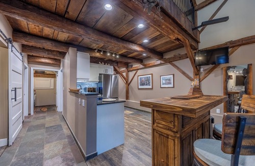 Simcoe House | This charming spacious post-and-beam gateway approx. 5 mins from Pt Dover beach.