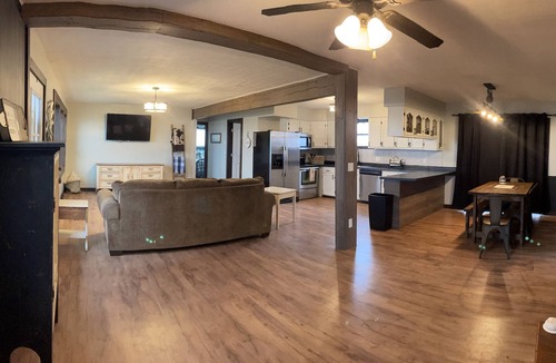 Bendavis House | This country charm farmhouse is newly remodeled and super cute