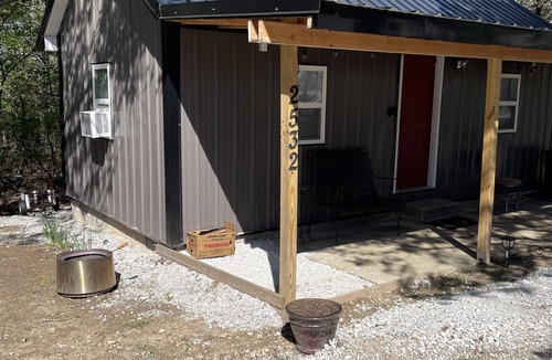 Calico Rock Apartment | This cozy cabin is less than 1 mile from Lake Norfork and Jordan Recreation area
