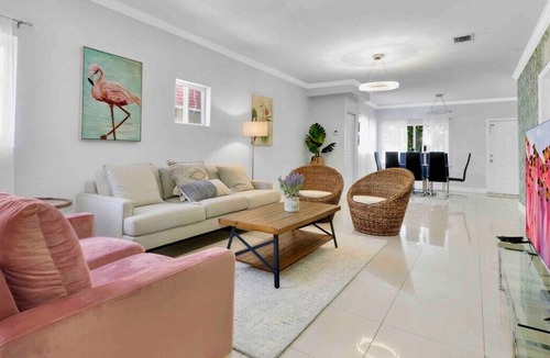 East Little Havana House | This house is a 6 bedroom(s), 3 bathrooms, located in Miami, FL.