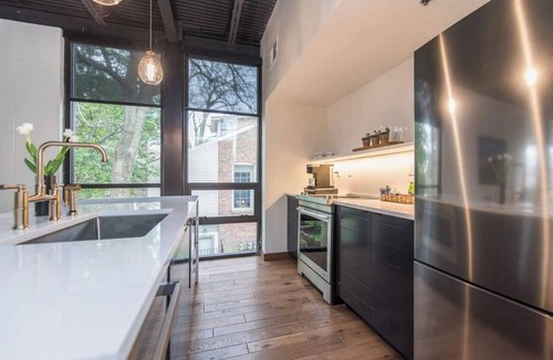 Historic South Hill Apartment | This serviced apartment is a 2 bedroom(s), 2 bathrooms, located in Lexington, KY.