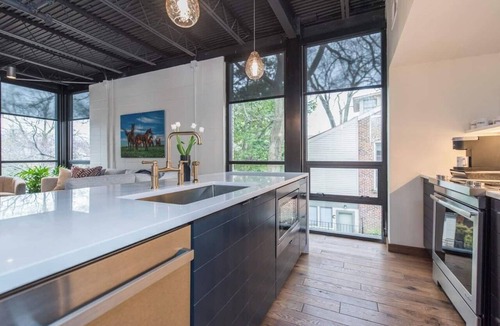 Historic South Hill Apartment | This serviced apartment is a 2 bedroom(s), 2 bathrooms, located in Lexington, KY.