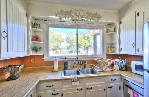 Greer House | This urban cottage is walkable to Greer’s dining, shopping, parks and more!