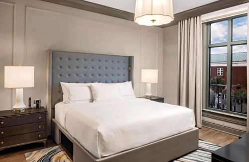 Ansonborough Hotel | Three Downtown Suite w/Kitchen & Balcony l Close to King St & Market