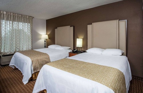 Fort Wayne Hotel | Three Rivers Motel