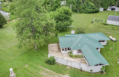 Fulton Cottage | Three Swans Lakehouse: Kayaks, Canoes, & Sunshine – The Ultimate Summer Getaway