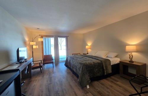 Phillips Hotel | Timber Inn