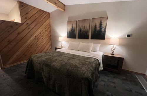 Phillips Hotel | Timber Inn