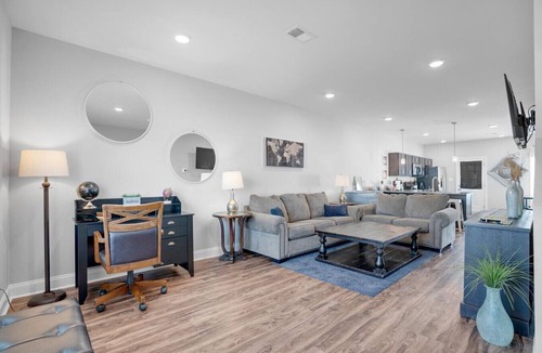 Clarksville Condo | Timeless Escape – Modern Comfort Near Nashville Free Wi-Fi and Parking