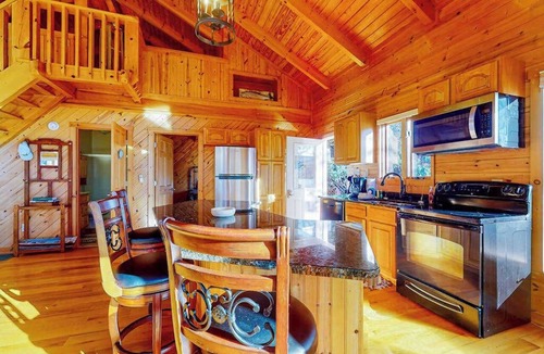 Clayton Cabin | Timpson Cove Haven Stay