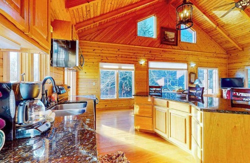 Clayton Cabin | Timpson Cove Haven Stay