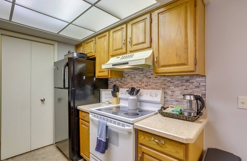 Reynolds Corners Condo | Toledo Vacation Rental ~ 8 Mi to Downtown!