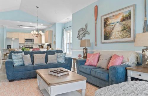 Central Myrtle Beach House | Top Floor 3 Bedroom Condo- Incredible Views of The Golf Course! Magnolia Pointe 301