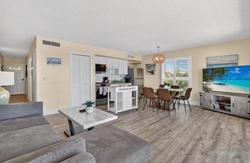 Longboat Key Apartment | Top Floor Sunset Paradise Gulf View Unit 501
