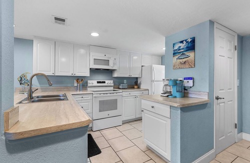 Point East Condo | 🏖️Top Floor with Ocean Views | Awesome Amenities | Point East 320🏖️