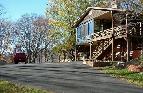 Asheville Ski Chalet | Top O' The Knob, Private Entrance, Romantic Getaway, Private Deck, and Fire Pit