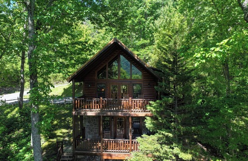 Wears Valley Cabin | Top Rated, Romantic, Secluded, Stunning views, hot tub, pool table, nearby draws