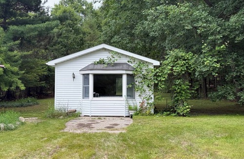 Alden House | TORCH HOLLOW -Private Torch Lake Access with Stunning Views plenty of room.