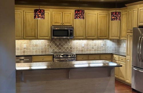 Oxford House | TOTAL REMODEL 4-bedroom Oxford Home .5 miles to Square & .7 miles to Campus