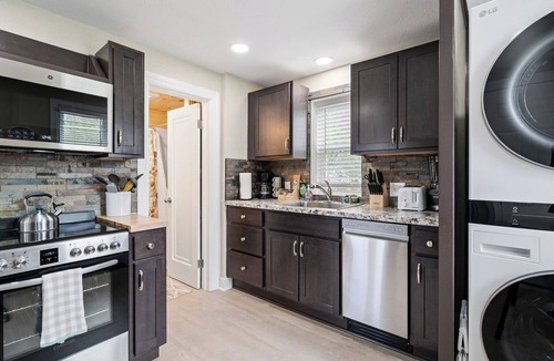 Marquette House | Tour MQT, NMU - Comfy UP Getaway - Full Amenities - 1 Bed