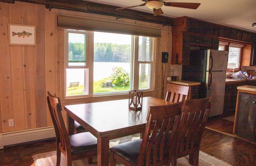 Wetmore House | Town Lake Hideaway: Sun, Fun & Lakeside Bliss – Your Perfect Summer Escape!