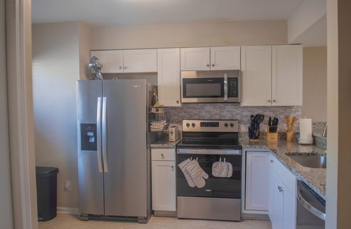 McAlpine House | Townhome Near Ballantyne & The Arboretum - grill, pool, coffee bar, safe, quiet