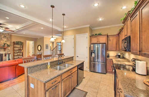 Townville Cottage | Townville Lakefront Cottage w/Private Dock!