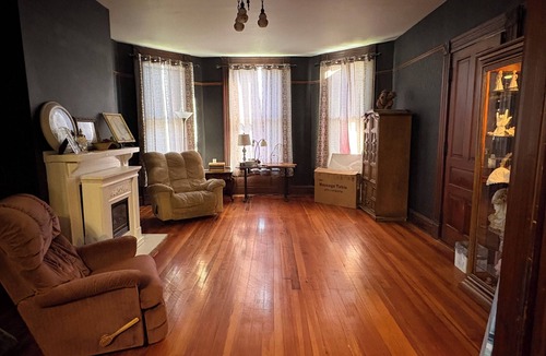 Irvine Bed & Breakfast | Traditional Bed & Breakfast in Irvine KY with Swimming pool, Wi-Fi Room 3