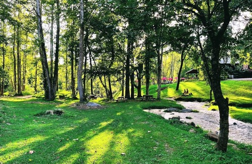 Abingdon House | Trail's Bend Farmhouse-Bike,Hike,Float,Sip