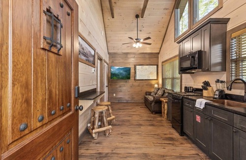 Rocky Grove Cabin | Trailhead Lodge #12 Gatlinburg 24 min
