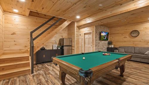Logan House | Trails End-Sauna, Hot Tub, FirePit, Arcade, Luxury
