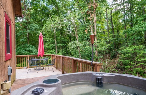 Nashville Cabin | Trailside Cabin | Walk to MTB Trails, Hot Tub & Game Room 3BR, 2BA
