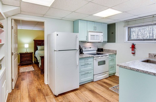 Toccoa Apartment | Tranquil 1-bedroom apartment with AC in charming Toccoa