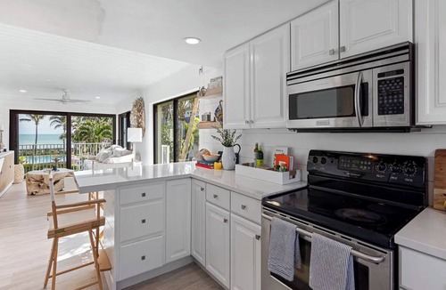 Central Beach Condo | Tranquil 2-bedroom oceanfront condo with in Vero Beach