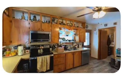 Dowling House | Tranquil 3-bedroom home, with AC & office space in Dowling