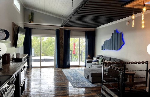Lancaster Cottage | Tranquil Cottage with Great Forest Sights in Danville, Kentucky