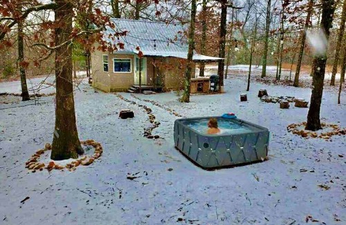 Saffell Cabin | Tranquil Lakefront Cabin Surrounded by Woods, Wildlife & Scenic Trails in Williford, Arkansas