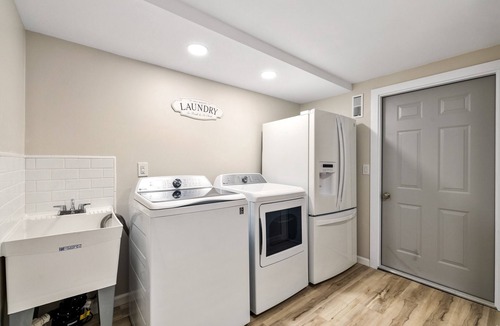 Maryville House | Tranquil Mountain Escape: Luxurious 5-Bedroom Farmhouse with Pool