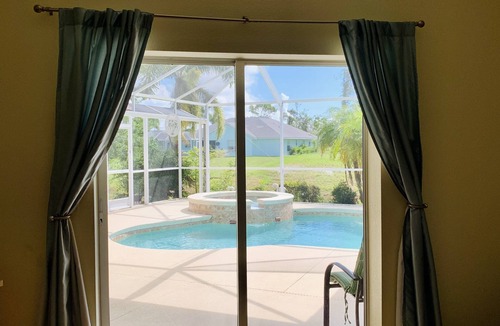 Pinehurst House | Tranquility by the beach🌴 3 bed 2.5 high ceilings open 2550 SF heated pool spa