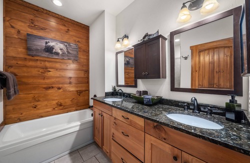 Sapphire House | Traveling Bear Cottage , Traveling Bear Cottage
