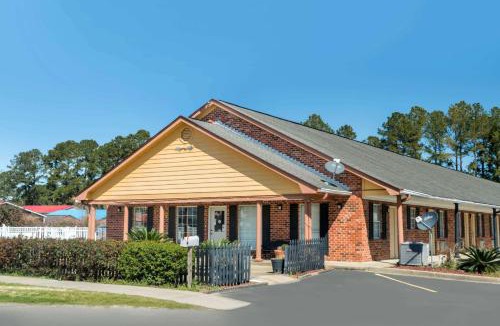 Santee Hotel | Travelodge by Wyndham Santee