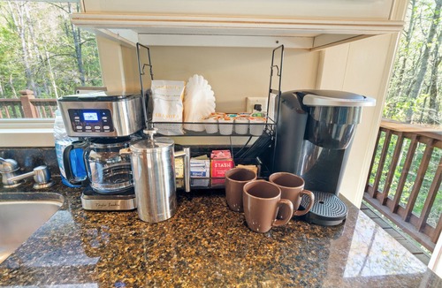 Helen House | Tree Top Haus! Dog Friendly! Relaxing Hot Tub! Cozy Movie Room! & Fun Game Room!