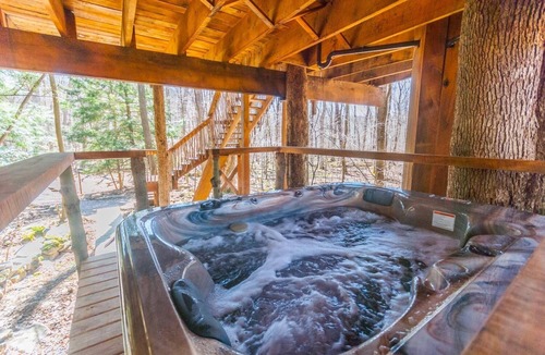 Farmington Cabin | Treehouse at Fernstone - Whimsical Woodland Retreat