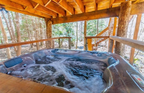 Farmington Cabin | Treehouse at Fernstone - Whimsical Woodland Retreat