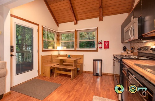 Basye Cabin | Treehouse Mountain Stay - unique cozy quiet!