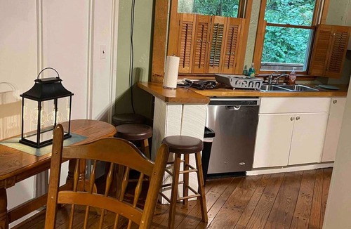 Charleston House | TreeTops in Town Private & Peaceful