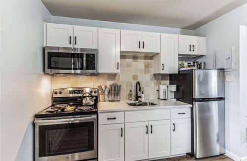 Melrose Condo | Trendy Studio for 4 w/Community Pool!